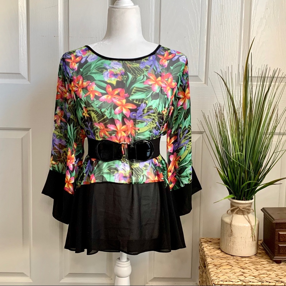 ‼️CLEARANCE‼️Now $5! Floral bl. (belt not incl.)